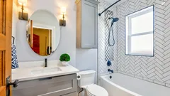 Ako zorganizovať malú kúpeľňu: 12 trikov pre viac úložného priestoru bez prestavby