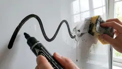 Odstránenie škvŕn od fixky: jednoduchý postup, ktorý zachráni oblečenie a nábytok