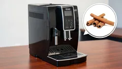 Chutí vám káva zrazu zatuchnuto? S týmto škoricovým trikom vyčistíte kávovar za 10 minút