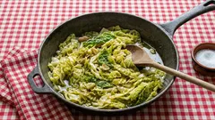 Hustá ryžová polievka so savojskou kapustou – neapolský štýl, ktorý zasýti