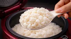 Ako uvariť perfektne nadýchanú ryžu na sporáku bez akýchkoľvek ťažkostí: pomery a časy