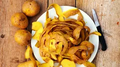 Zhrdzavené kuchynské riady zachránené cez noc: metóda s zemiakmi, ktorá nepoškodí povrch.